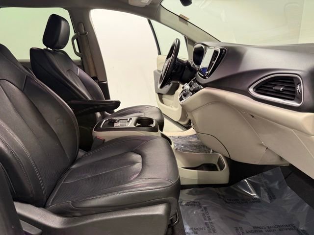 Used 2022 Chrysler Pacifica Touring-L image 30