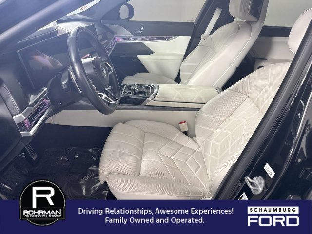 Used 2024 BMW 760i xDrive w/ Premium Package AWD/4WD image 4
