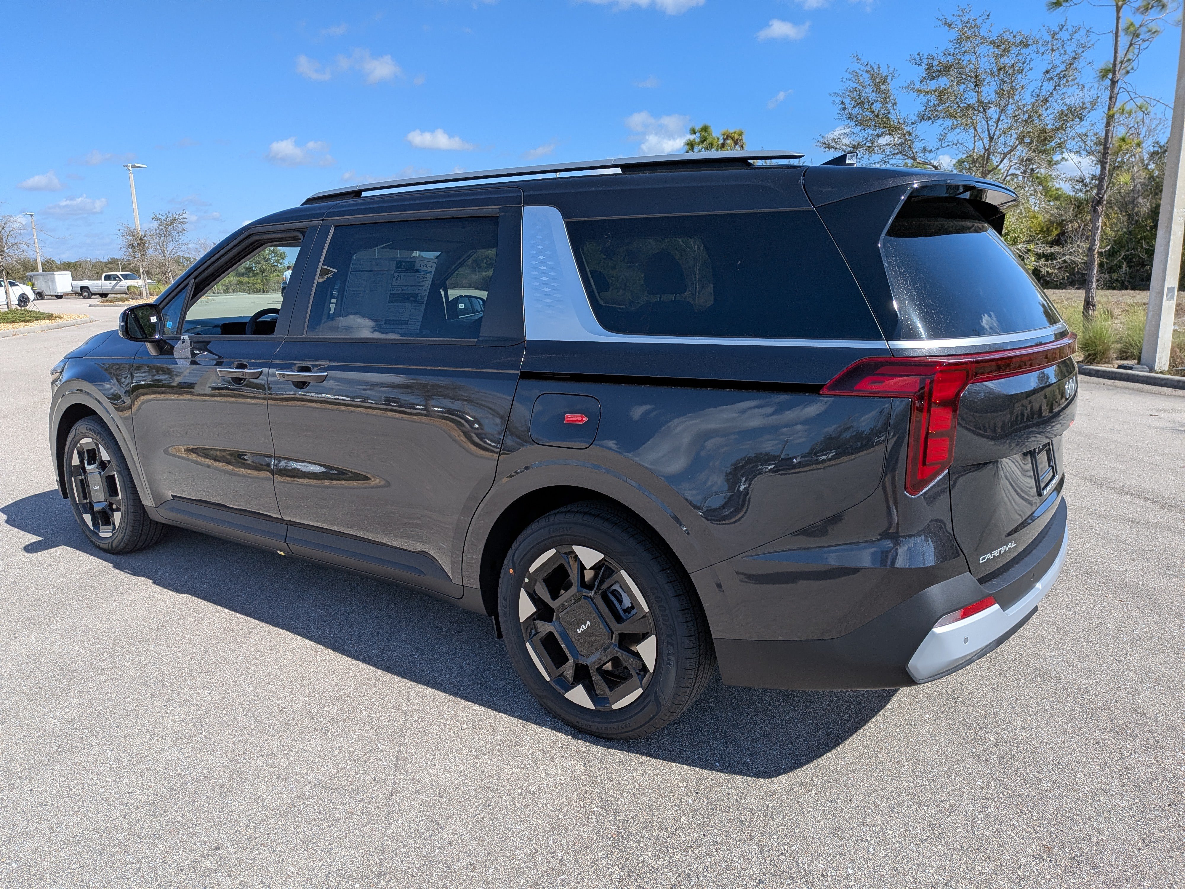 New 2026 Kia Carnival EX FWD image 7
