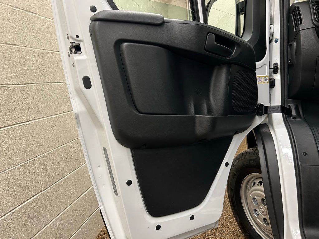 Used 2025 RAM ProMaster 2500 w/ Premium Convenience Group image 9