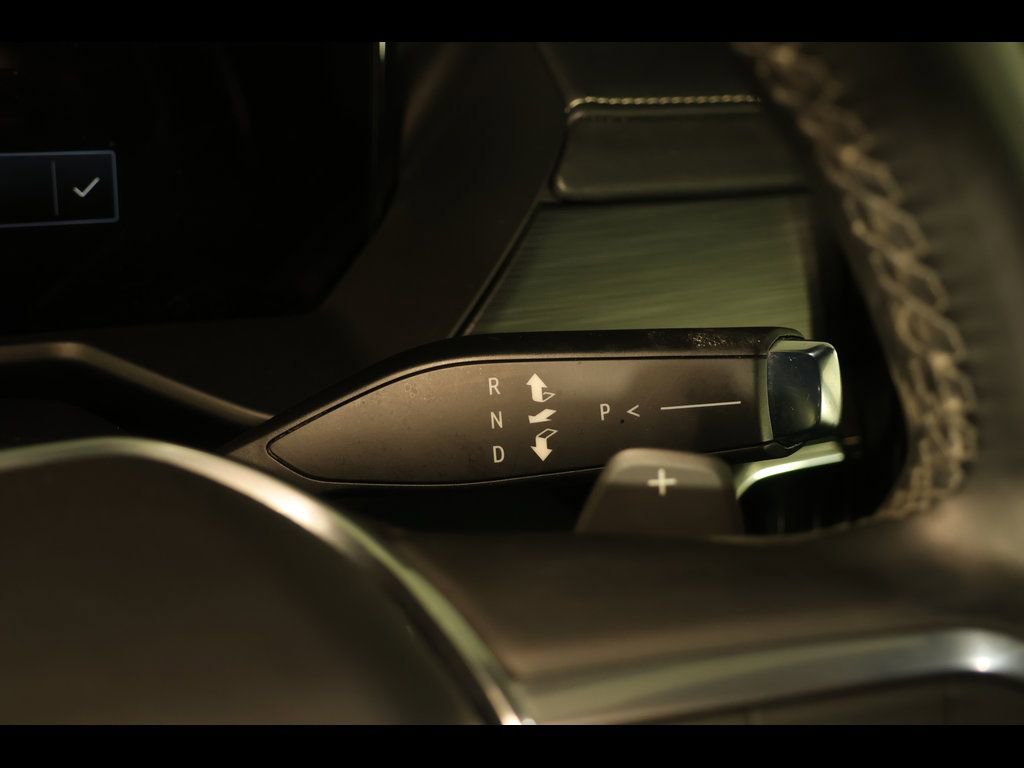 Used 2025 GMC Acadia Elevation image 27