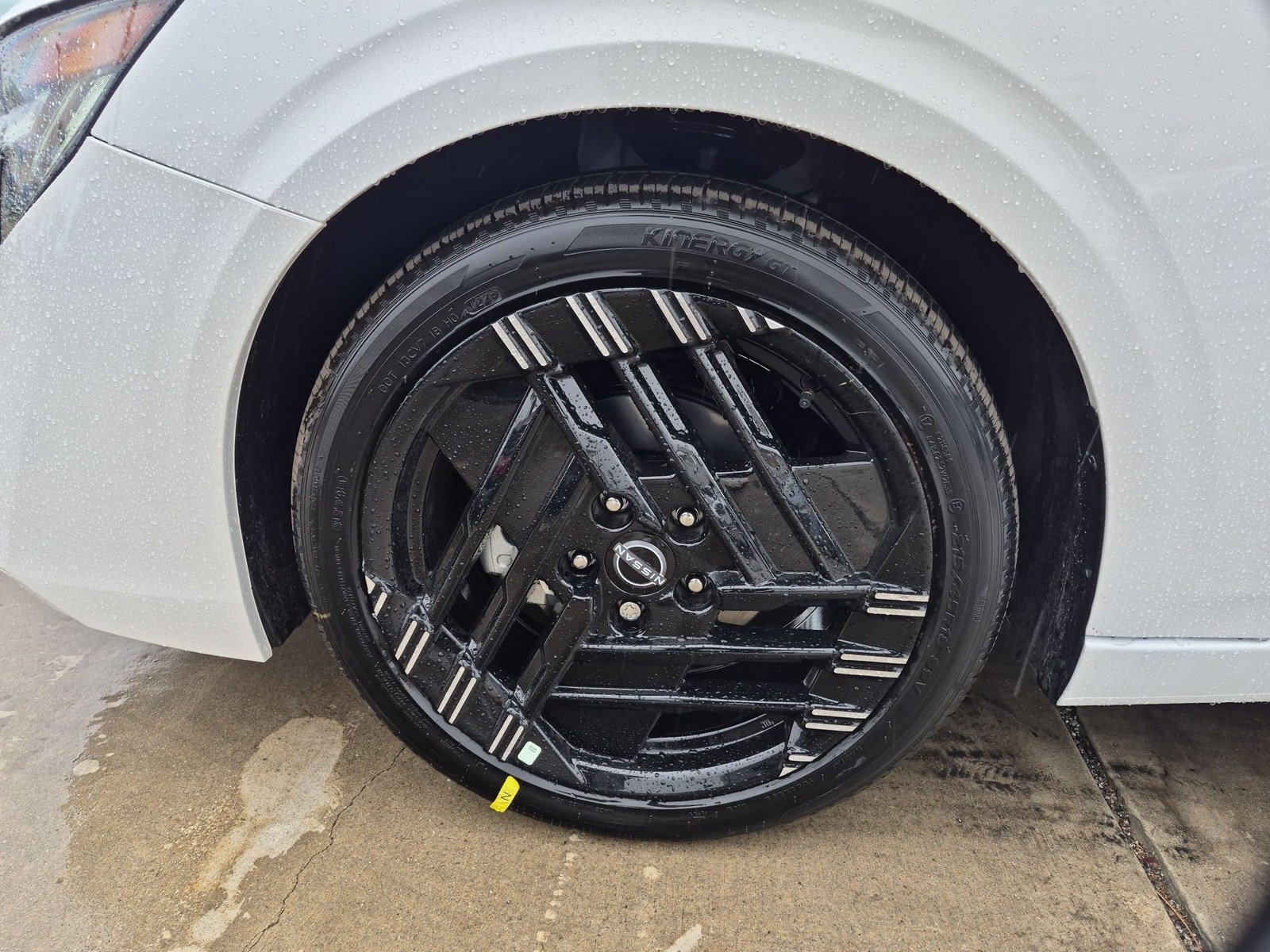 New 2027 Nissan Sentra SR w/ Floor Mat Package FWD image 9