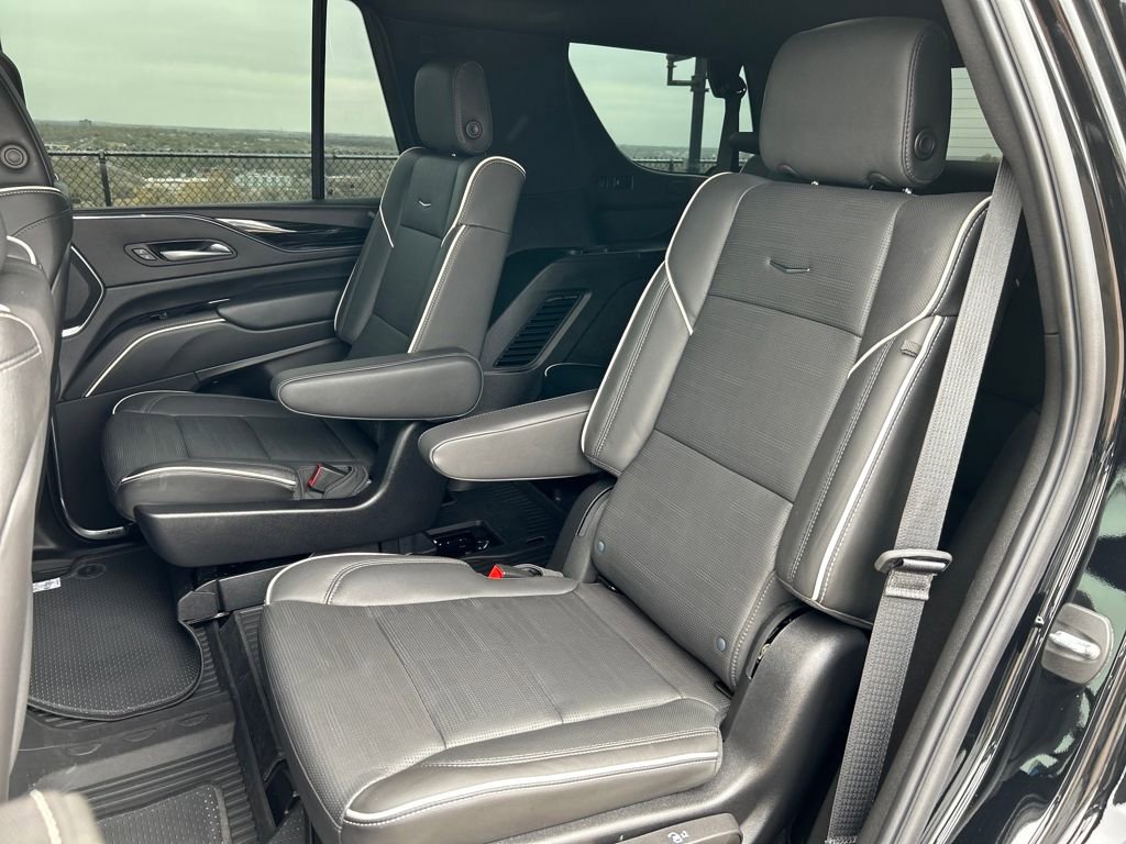 Used 2024 Cadillac Escalade Sport w/ LPO, ONYX Package image 18