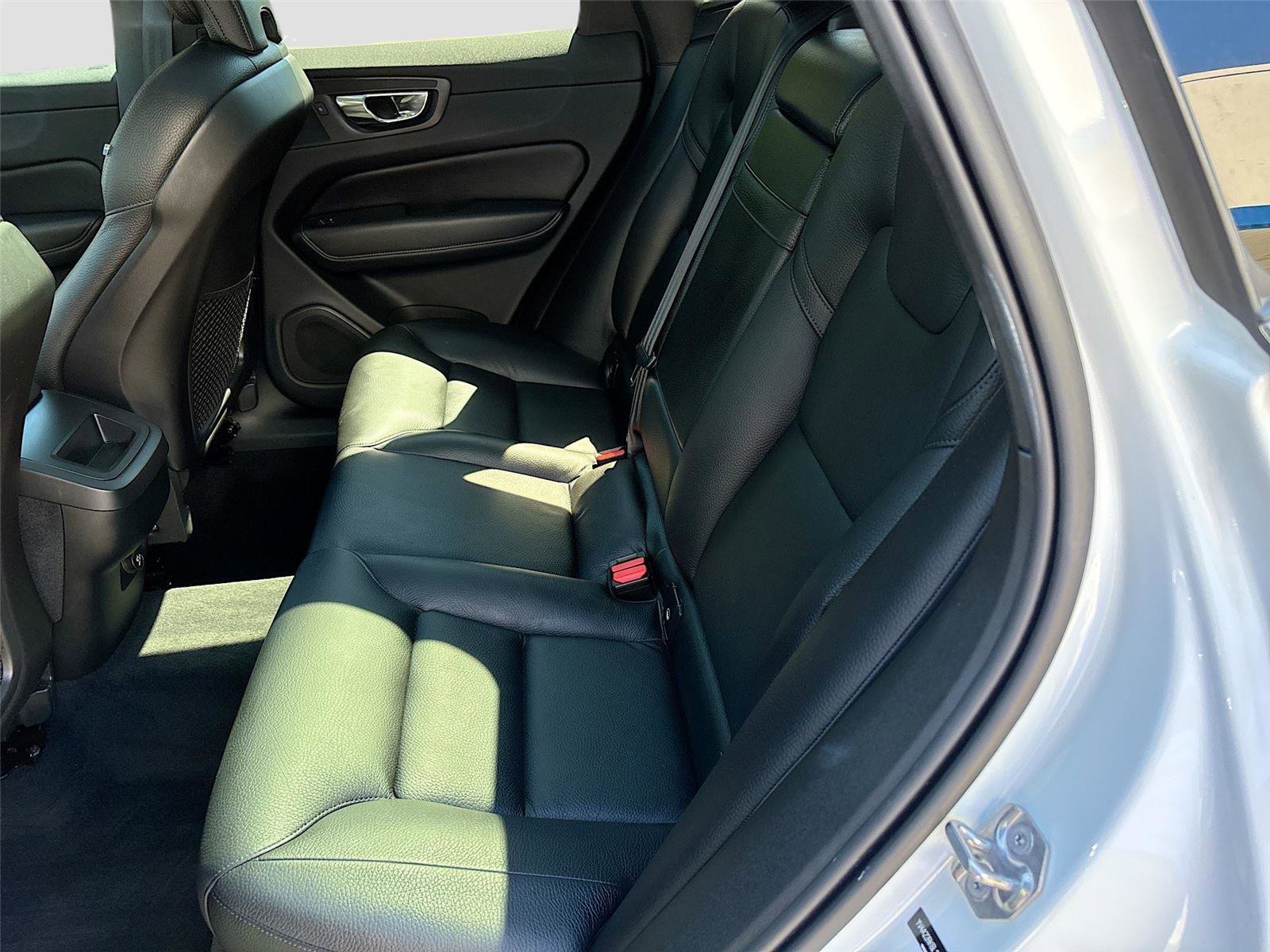 Used 2020 Volvo XC60 T6 Momentum AWD/4WD image 28