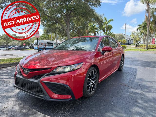 Used 2022 Toyota Camry SE w/ Convenience Package FWD image 2