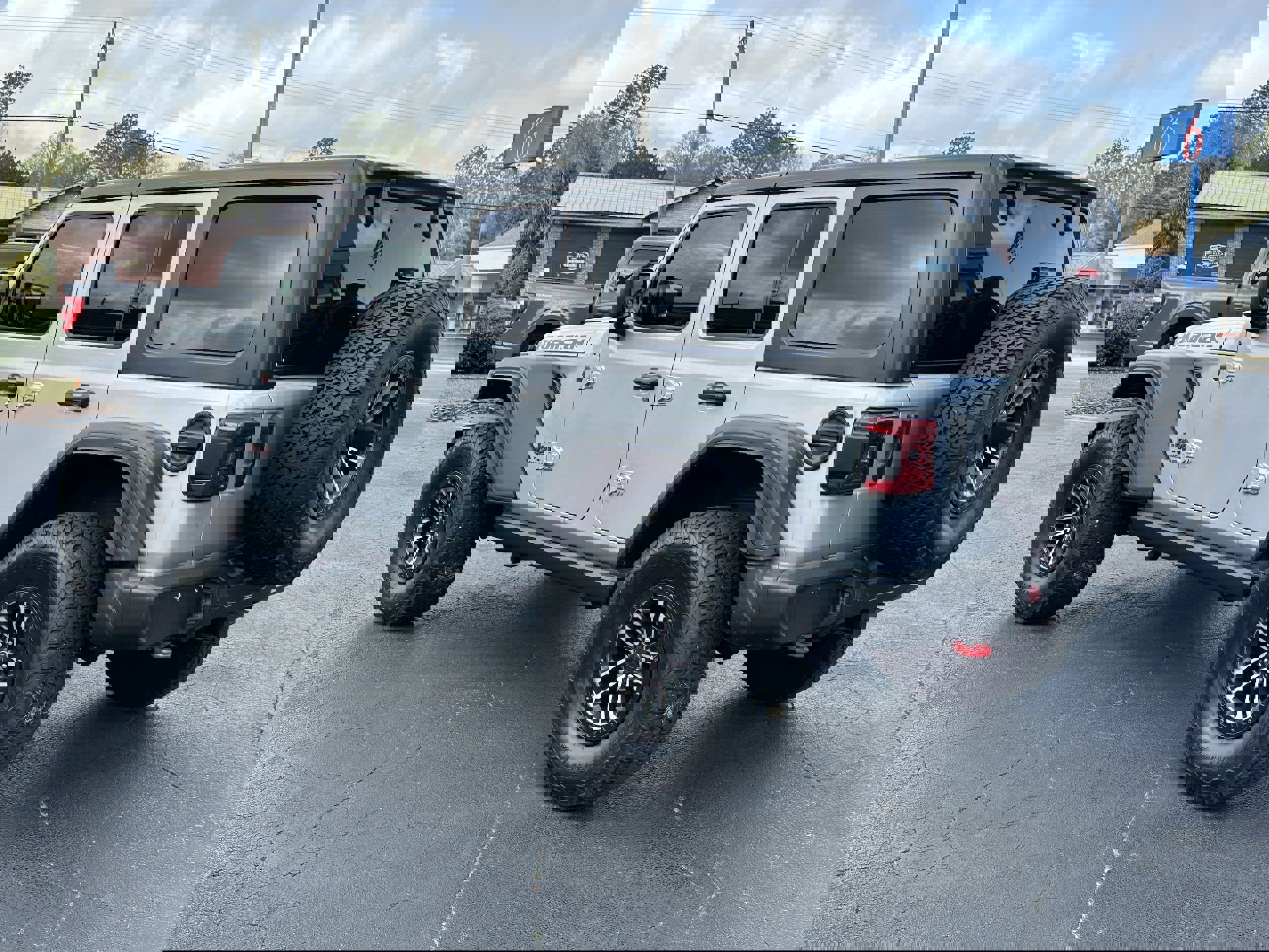 Used 2024 Jeep Wrangler Unlimited Rubicon w/ XTREMEE 35" Tire Package image 7