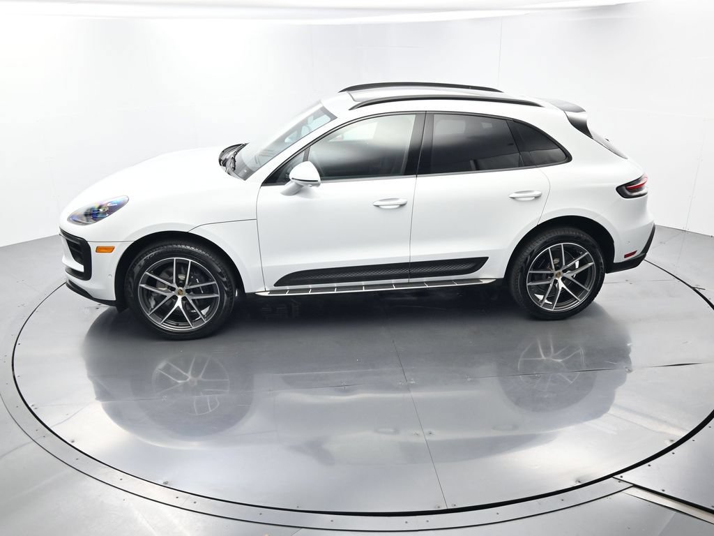Certified 2025 Porsche Macan Turbo AWD/4WD image 37