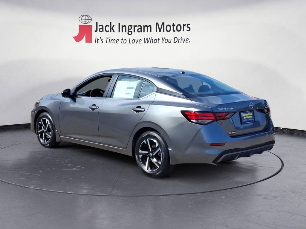 Used 2025 Nissan Sentra SV image 3