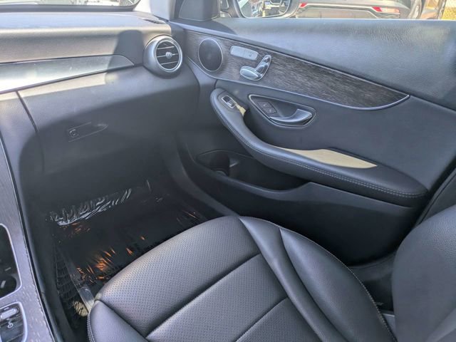 Used 2019 Mercedes-Benz C 300 Sedan w/ Premium Package image 15