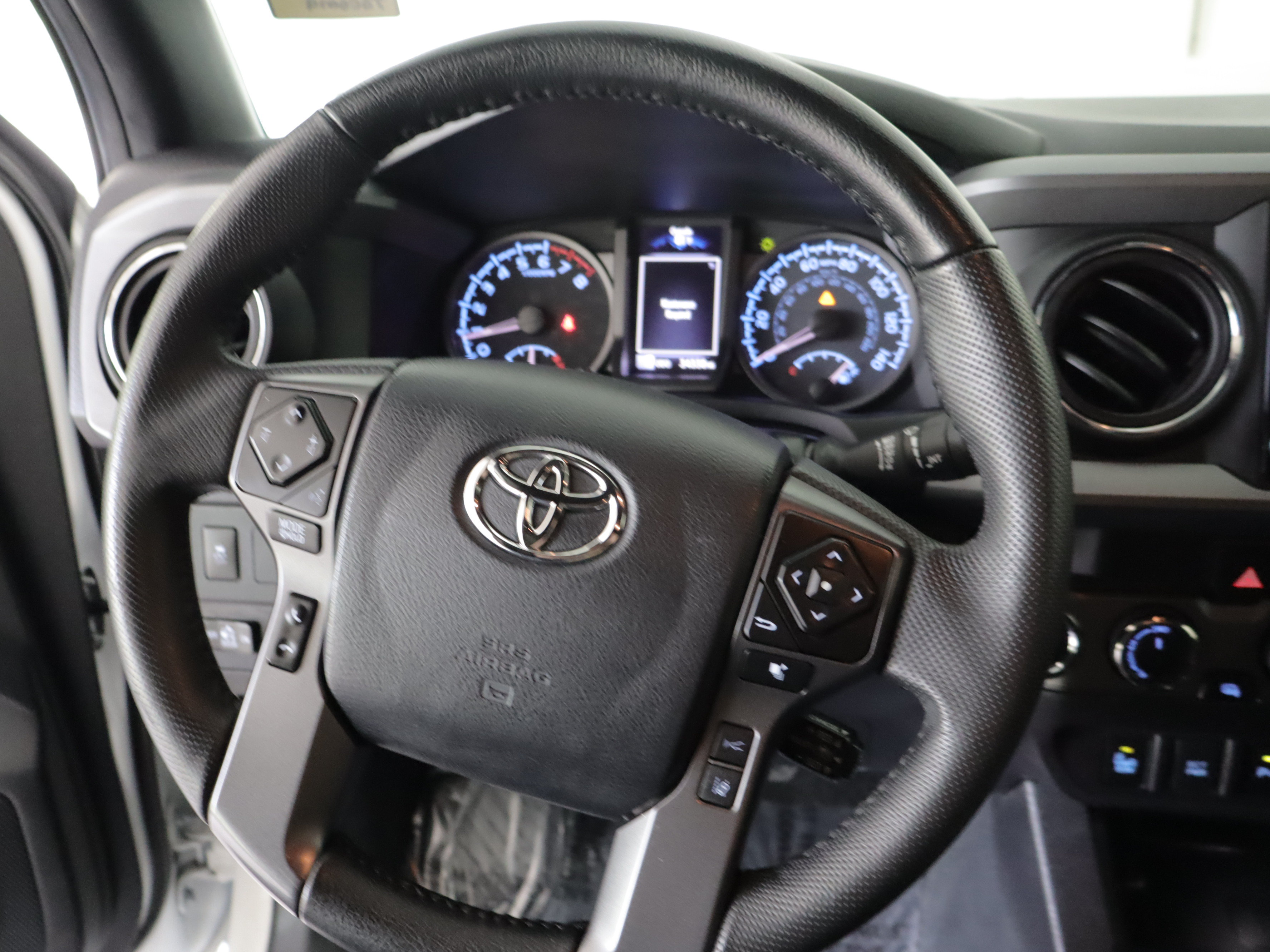 Used 2023 Toyota Tacoma TRD Sport w/ Technology Package AWD/4WD image 13