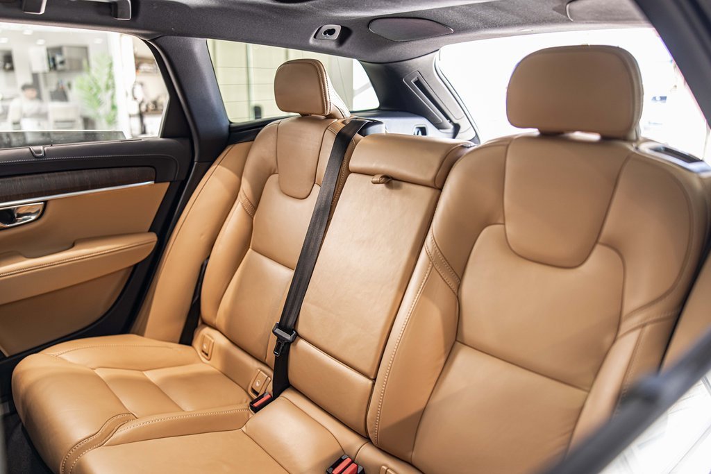 Used 2023 Volvo V90 B6 Cross Country Ultimate w/ Climate Package image 33