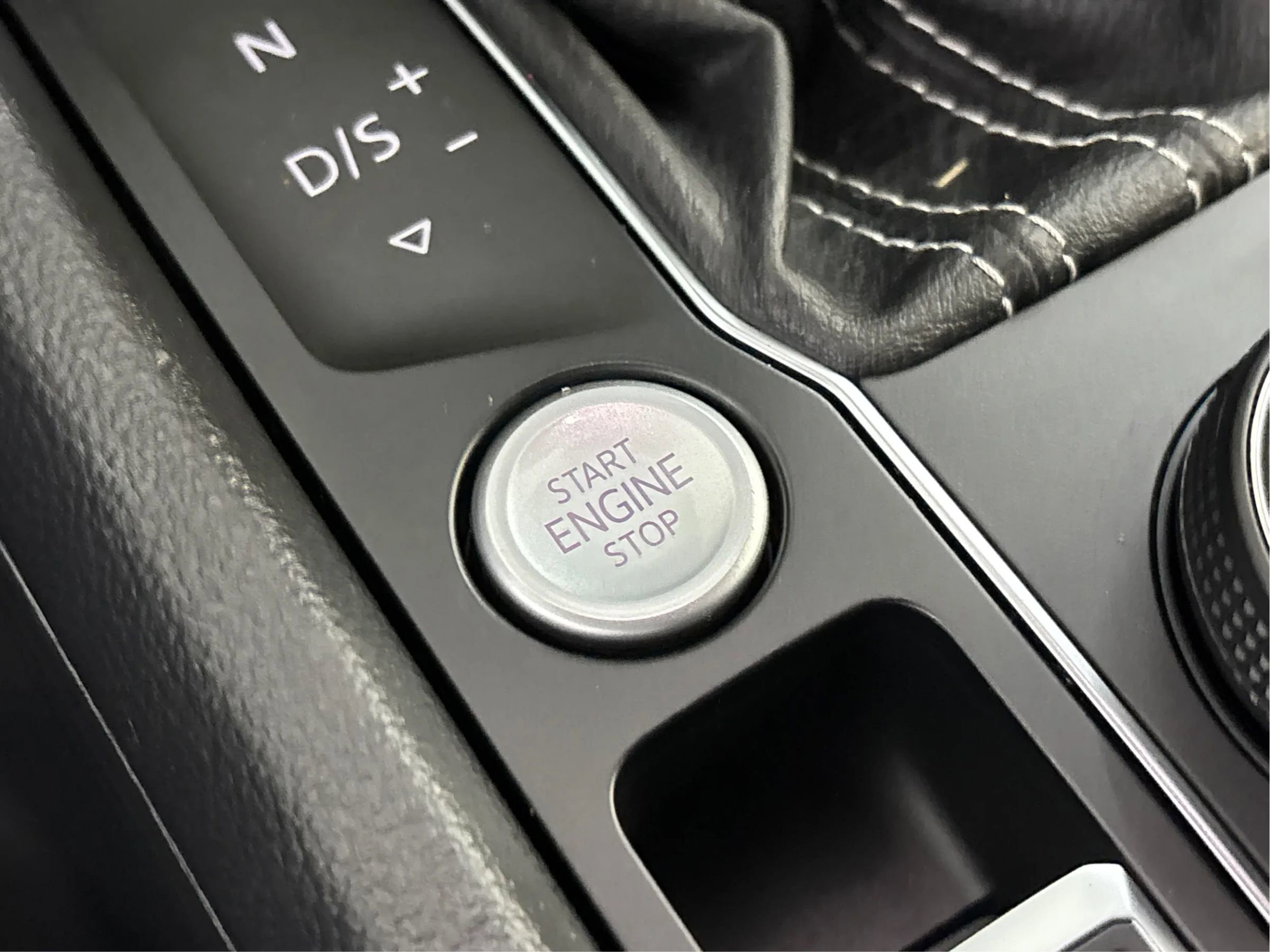 Used 2021 Volkswagen Atlas SE w/ Panoramic Sunroof Package image 40