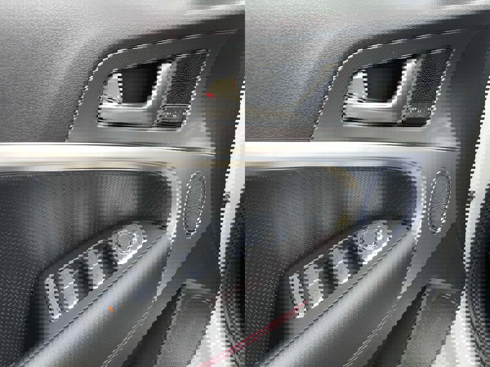 Used 2024 Genesis G70 3.3T Advanced image 17