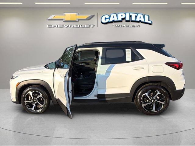 Used 2022 Chevrolet TrailBlazer RS w/ Sun and Liftgate Package FWD image 3
