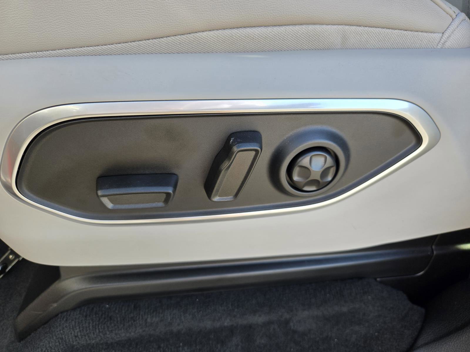 New 2026 Jeep Grand Wagoneer 2WD w/ Premium Group I image 24