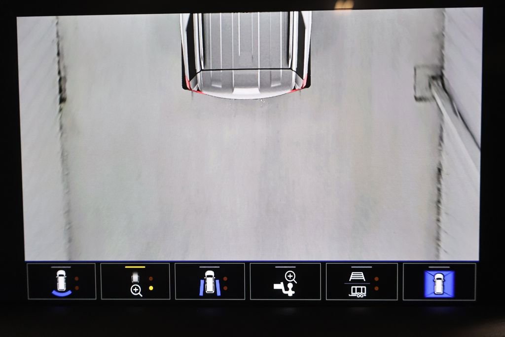 Used 2024 GMC Yukon AT4 w/ Technology Package image 35