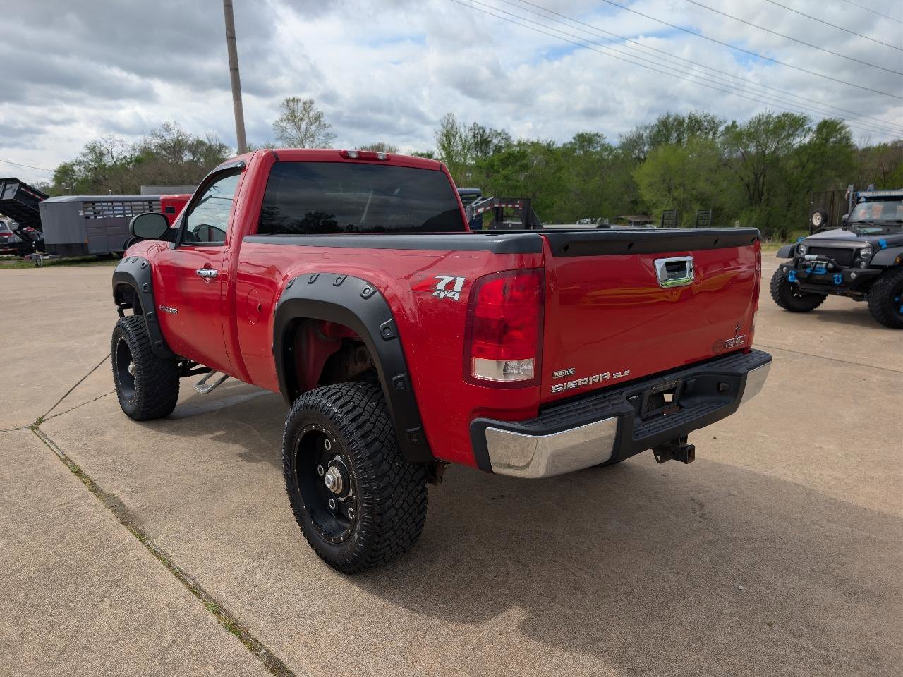 Used 2007 GMC Sierra 1500 SLE w/ Z71 Off-Road Package AWD/4WD image 7