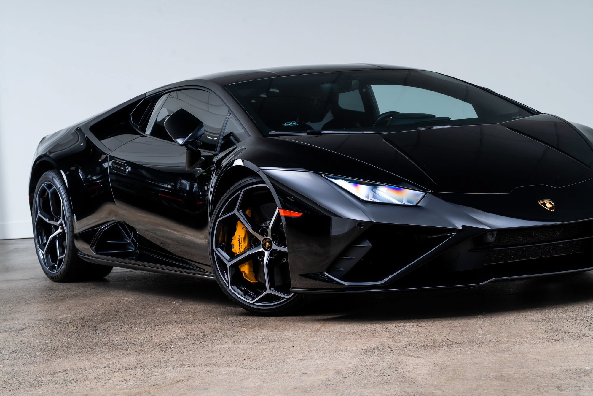 Used 2022 Lamborghini Huracan EVO RWD image 2