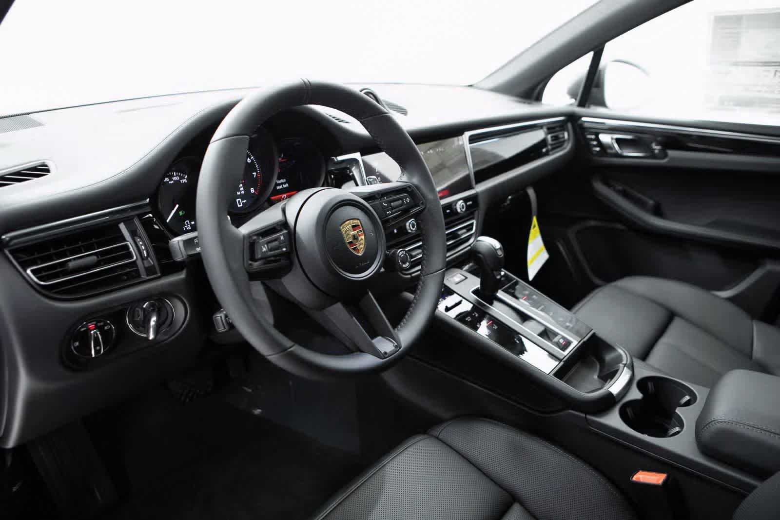 Certified 2026 Porsche Macan Turbo AWD/4WD image 4