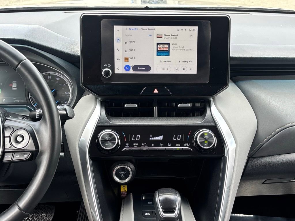 Used 2023 Toyota Venza LE image 17