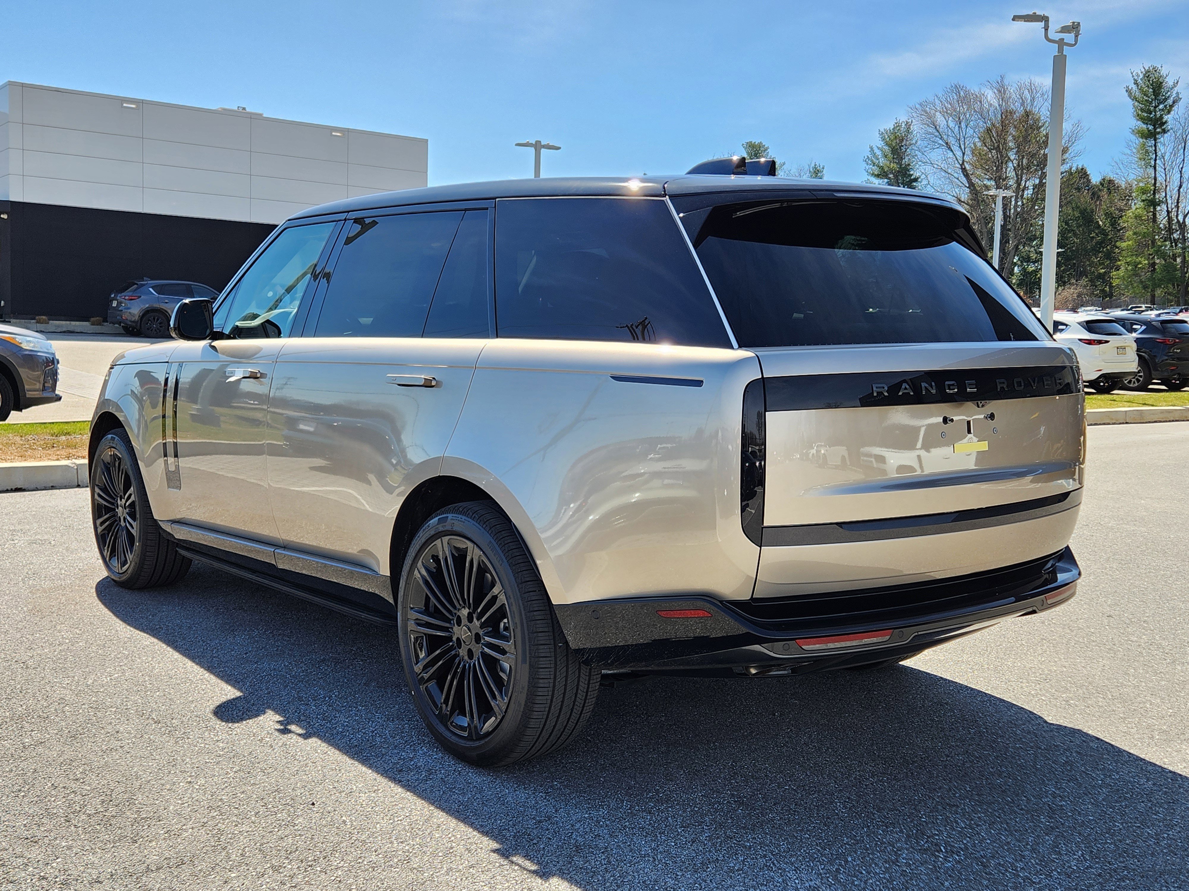 New 2026 Land Rover Range Rover Long Wheelbase SE image 3