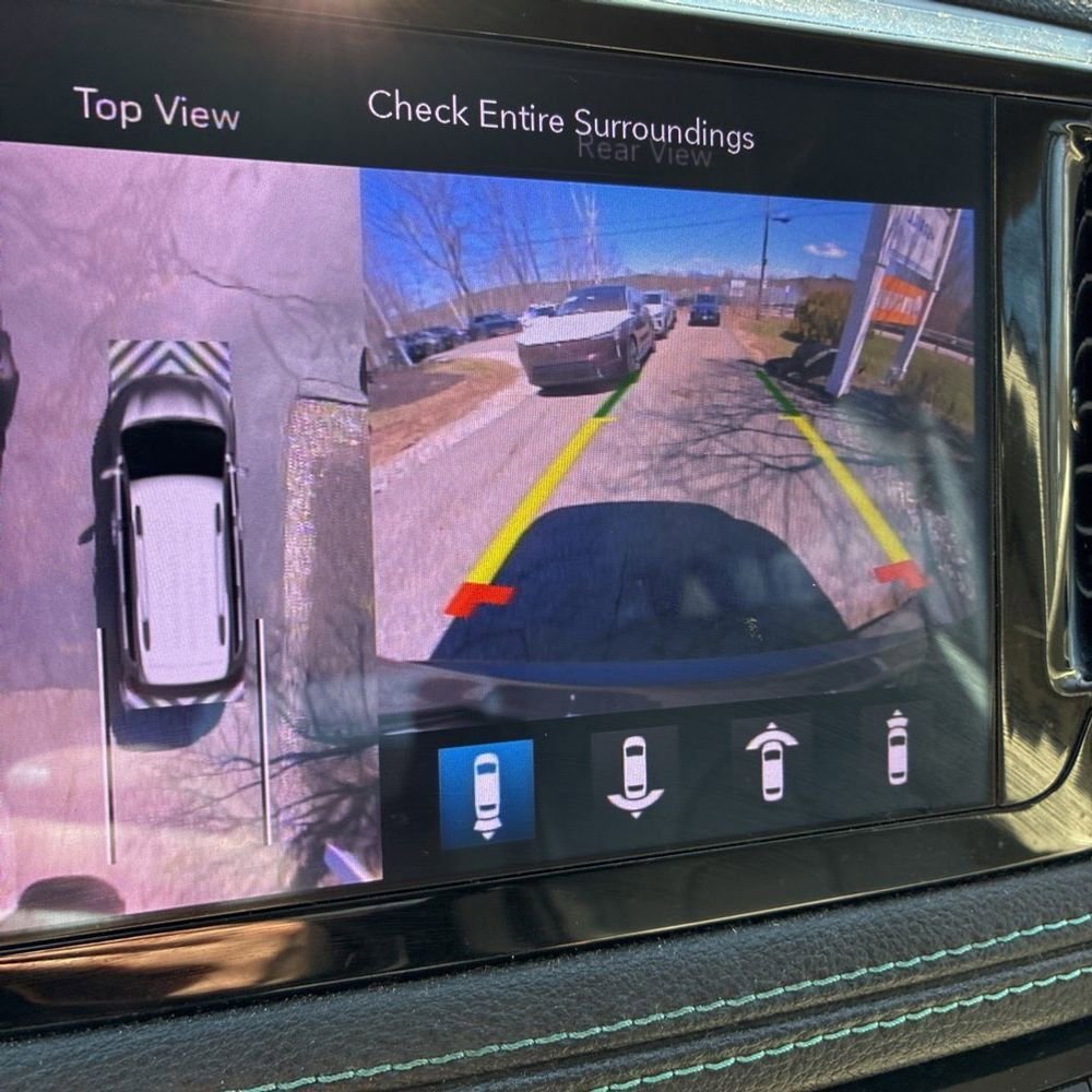 Used 2018 Chrysler Pacifica Limited w/ Advanced Safetytec Group FWD image 11
