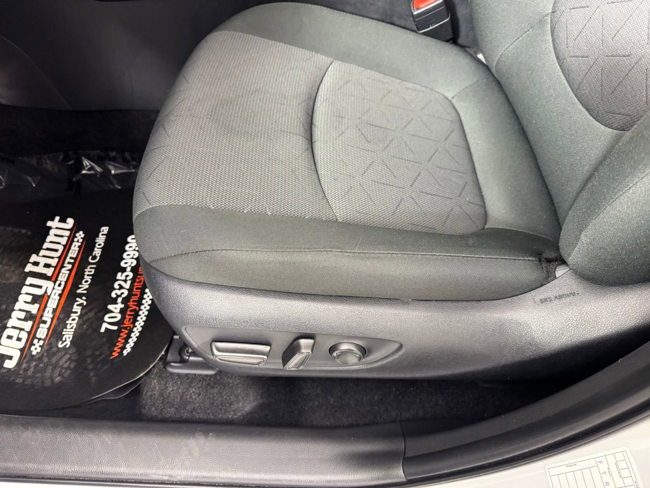 Used 2025 Toyota RAV4 XLE image 12