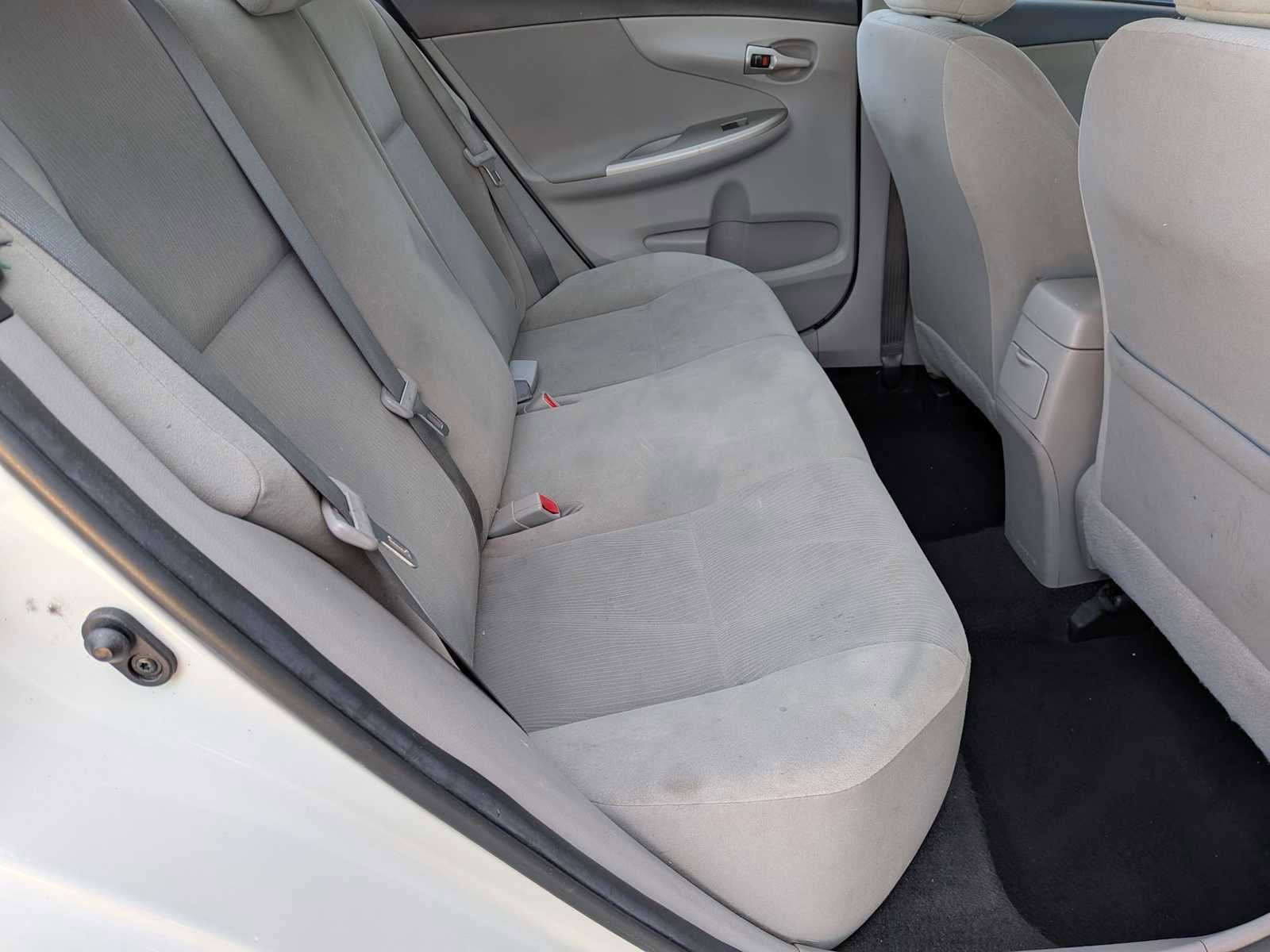 Used 2013 Toyota Corolla LE FWD image 17