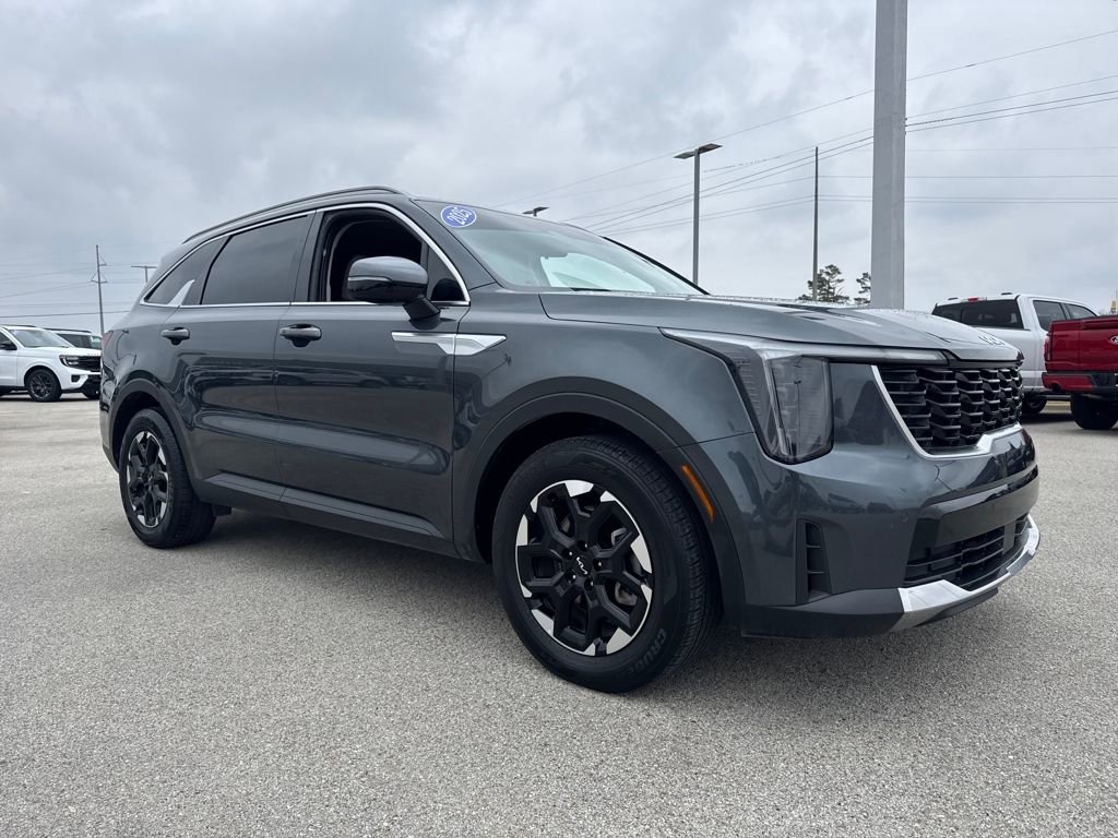 Used 2025 Kia Sorento S image 8