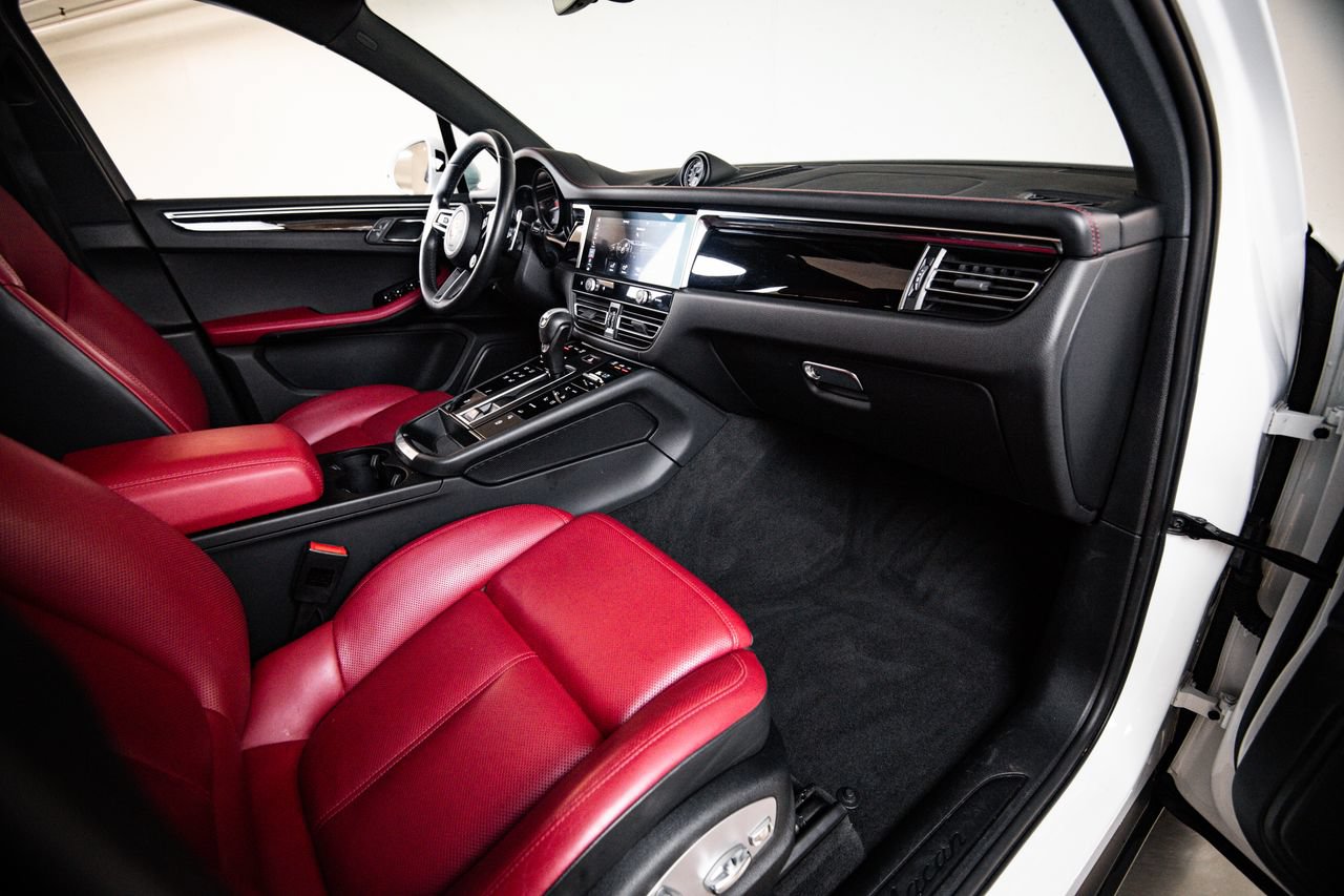 Certified 2023 Porsche Macan AWD/4WD image 28