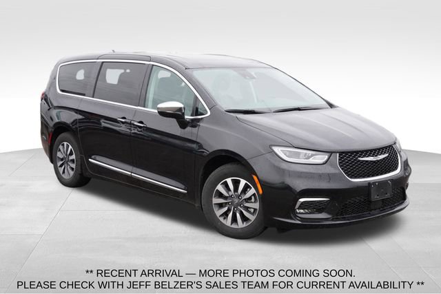 Used 2023 Chrysler Pacifica Limited