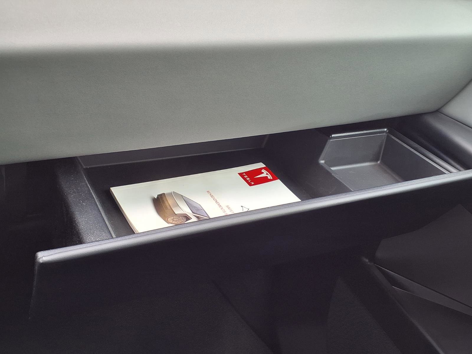 Used 2025 Tesla Cybertruck AWD Crew Cab image 26