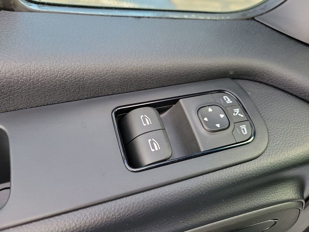 Used 2025 Mercedes-Benz Sprinter 2500 image 28