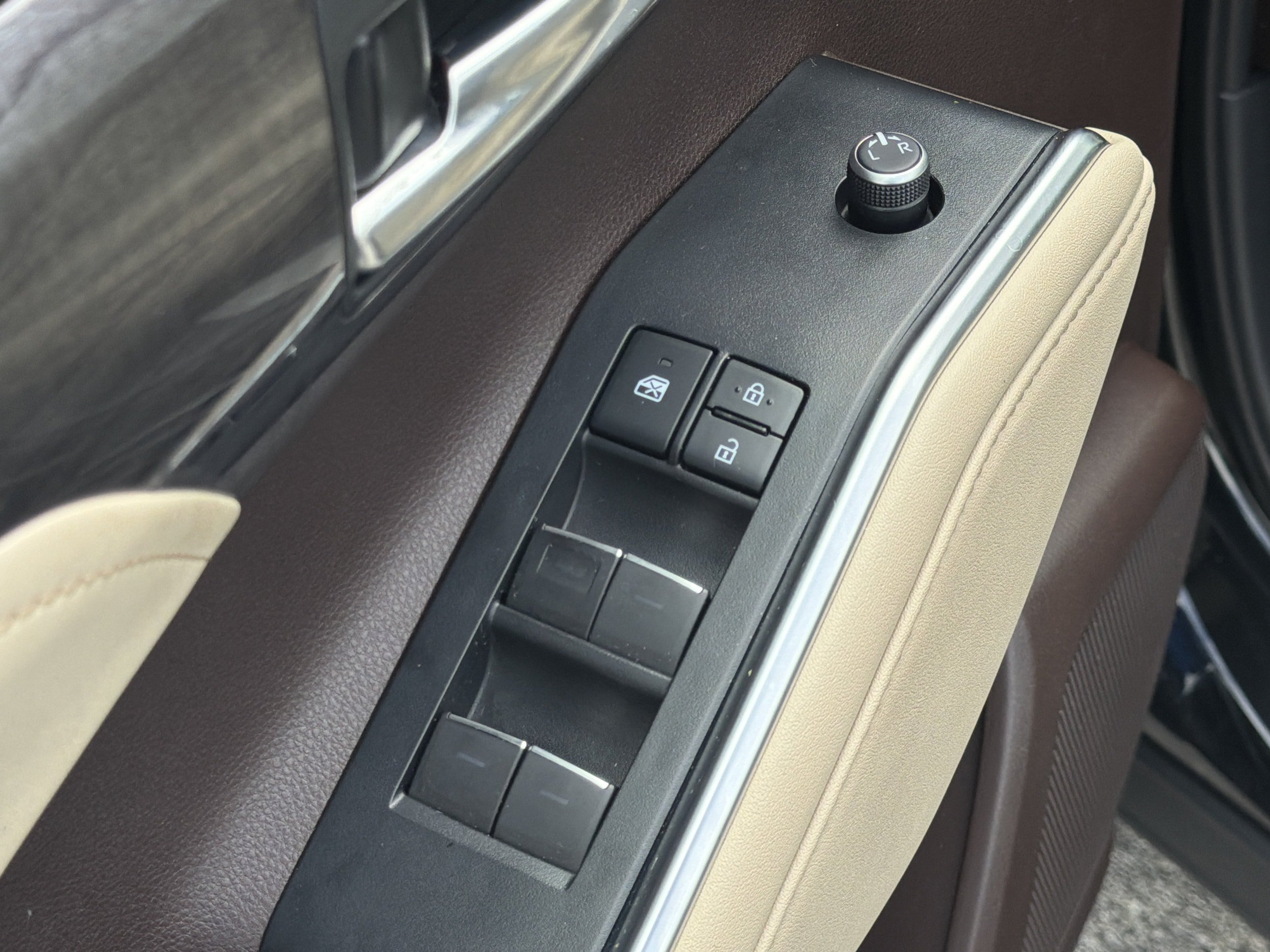 Certified 2021 Toyota Highlander Limited FWD image 15