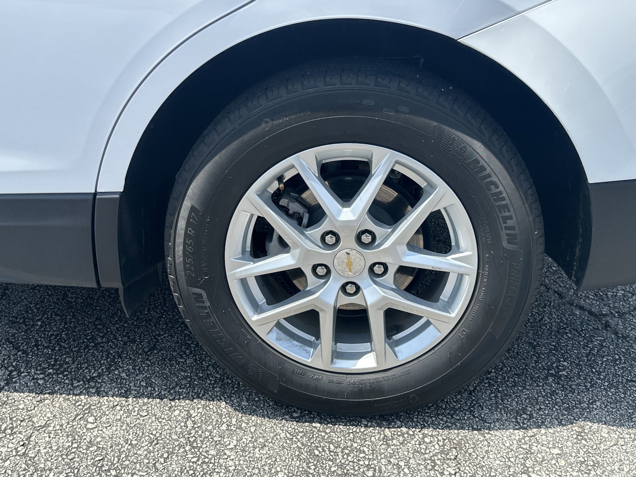 Used 2024 Chevrolet Equinox LT FWD image 19