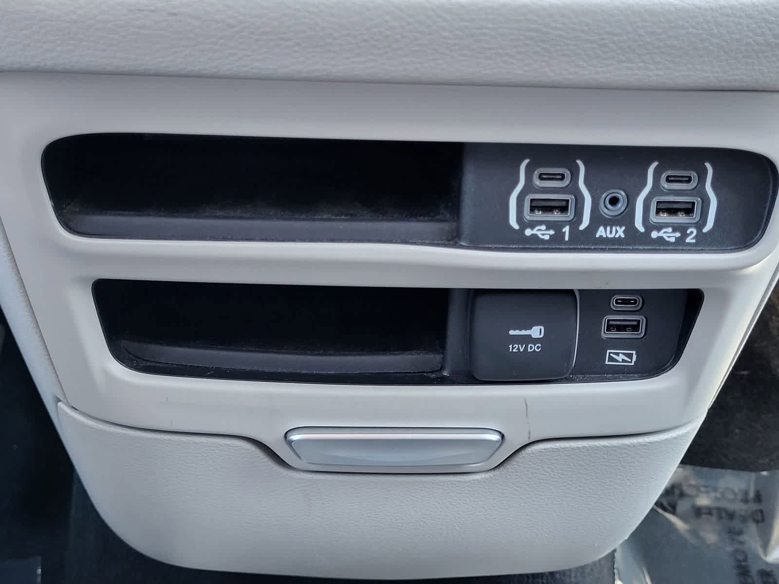 Used 2022 Chrysler Pacifica Touring-L FWD image 24