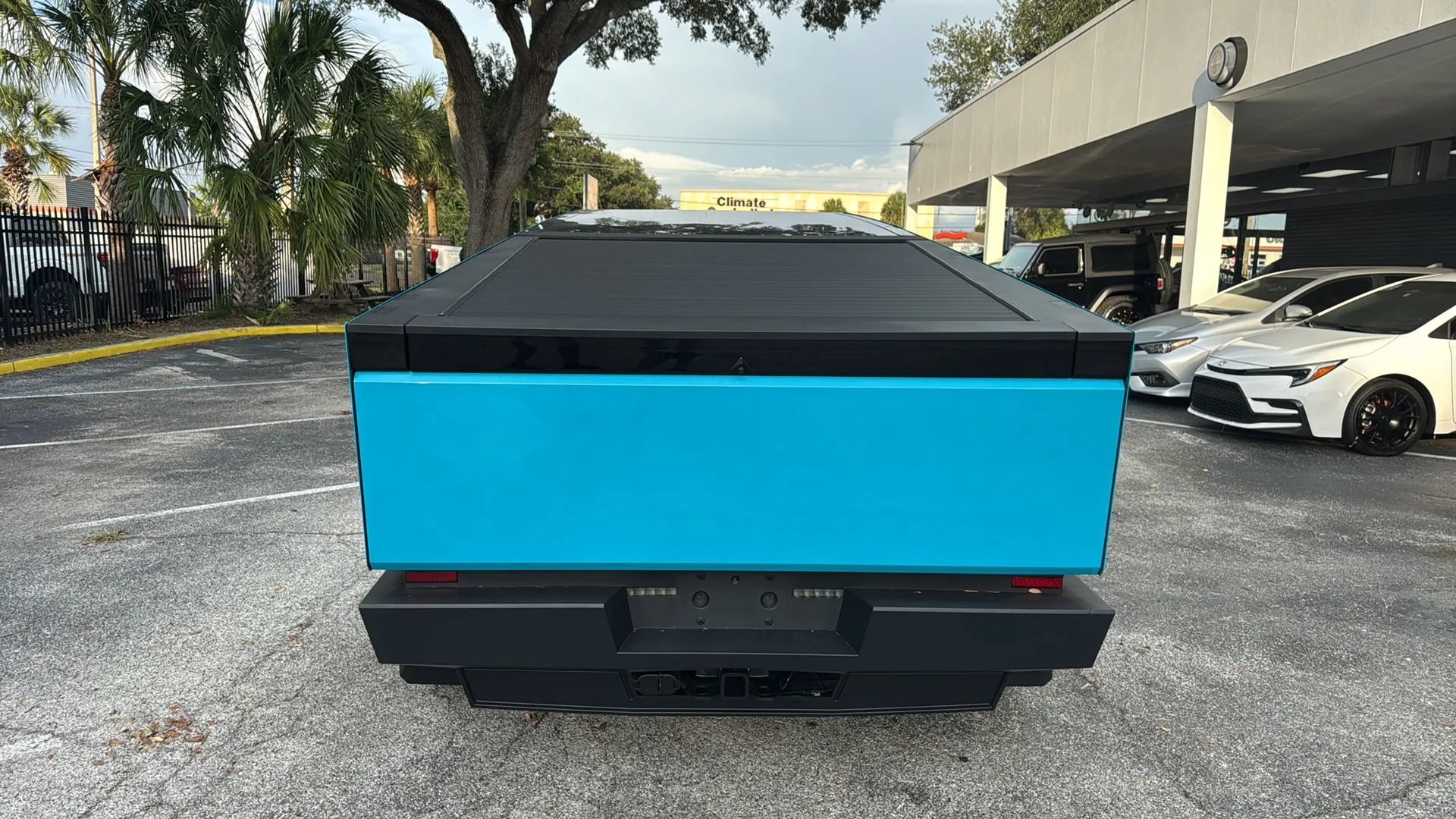 Used 2024 Tesla Cybertruck AWD Crew Cab image 4