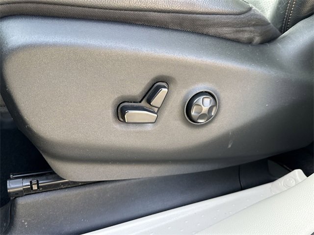 Used 2020 Chrysler Pacifica Touring-L image 18