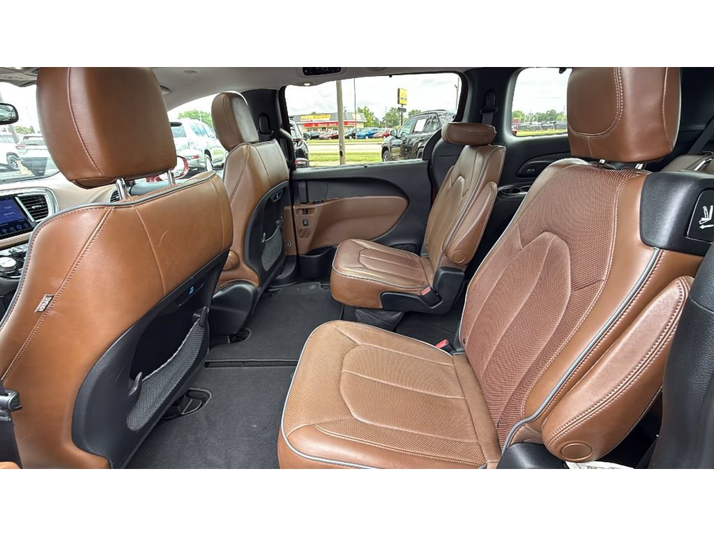 Used 2017 Chrysler Pacifica Limited w/ Advanced Safetytec Group FWD image 38