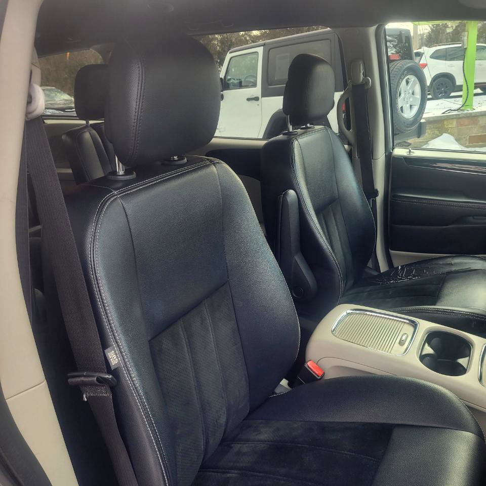 Used 2017 Dodge Grand Caravan SXT image 23