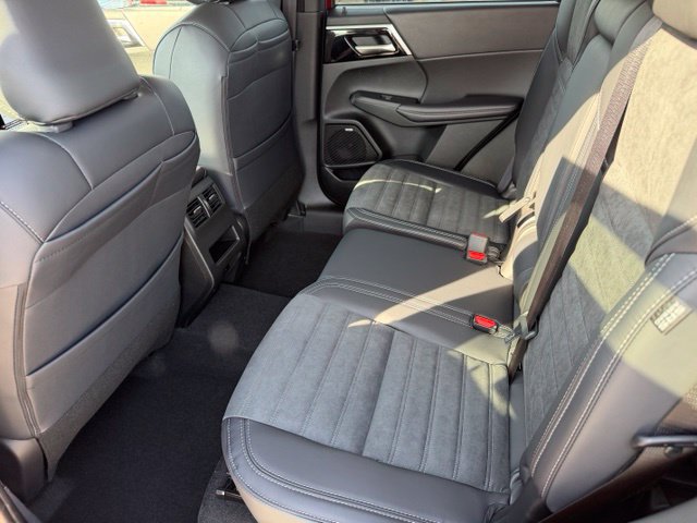 New 2026 Mitsubishi Outlander SE FWD image 18