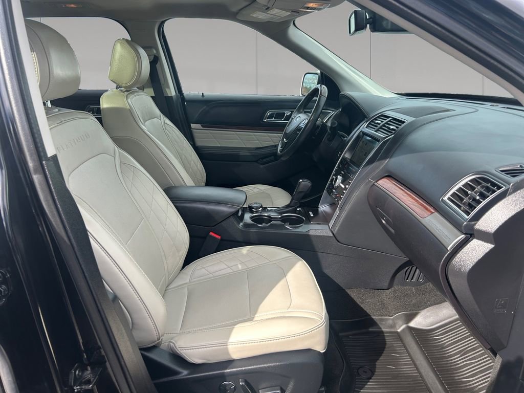 Used 2017 Ford Explorer Platinum image 17