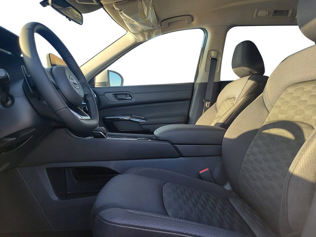 New 2025 Nissan Pathfinder SV image 10