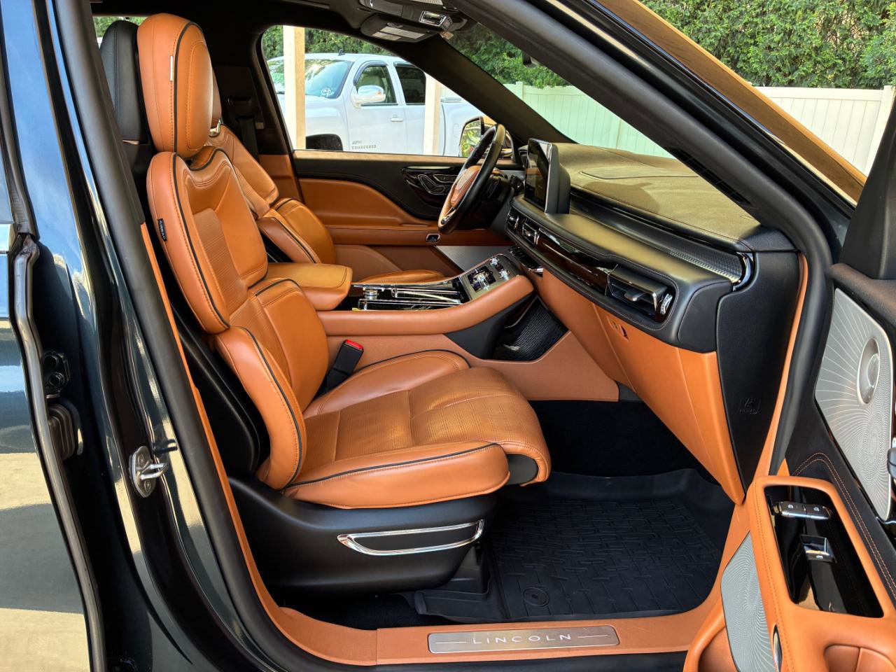 Used 2020 Lincoln Aviator Black Label w/ Dynamic Handling Package AWD/4WD image 17