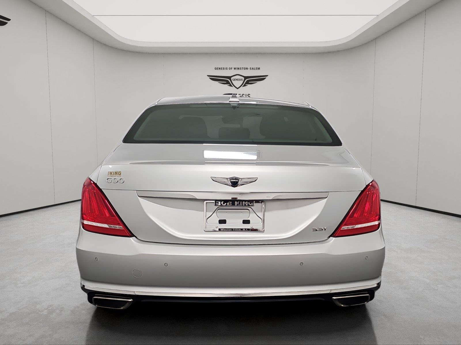 Used 2019 Genesis G90 3.3T Premium RWD image 4
