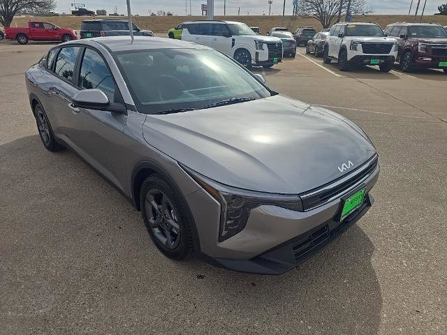 Used 2025 Kia K4 LXS image 7