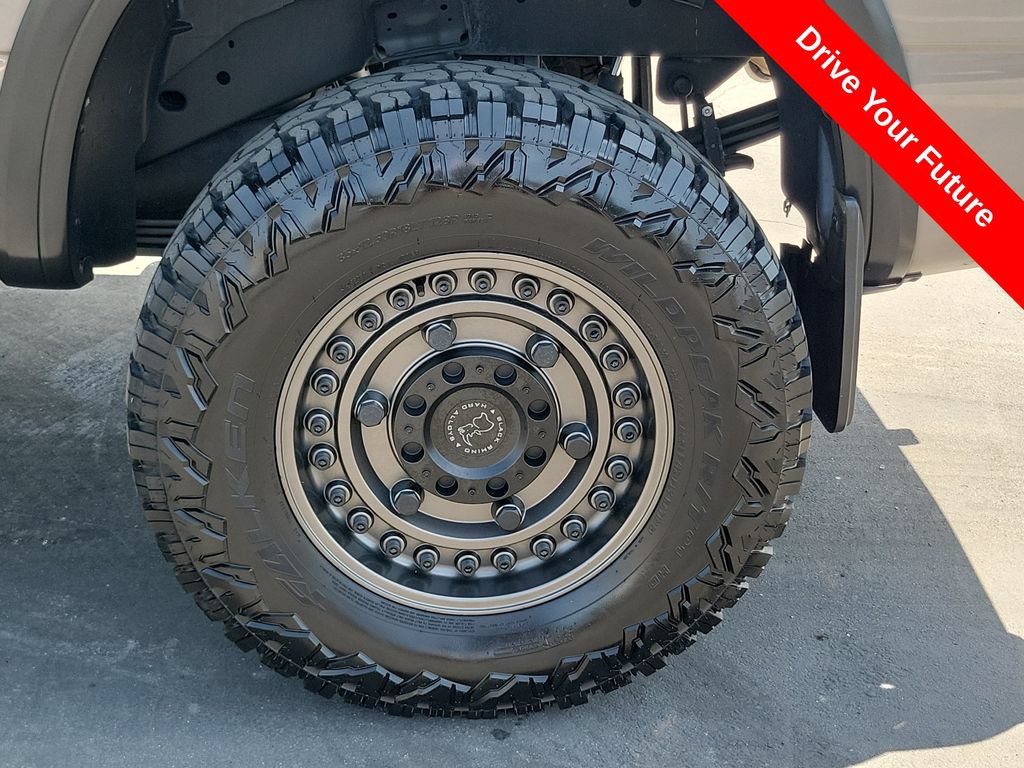 Used 2021 Nissan Titan PRO-4X w/ Pro-4x Convenience Package AWD/4WD image 34