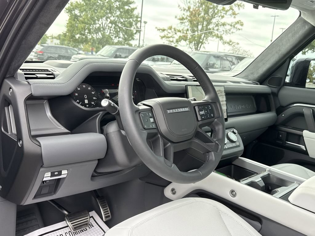 Used 2025 Land Rover Defender 110 V8 image 10