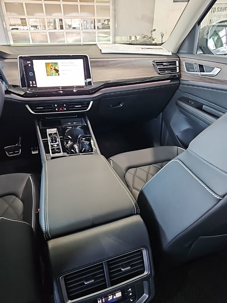 New 2026 Volkswagen Atlas SEL Premium R-Line AWD/4WD image 28