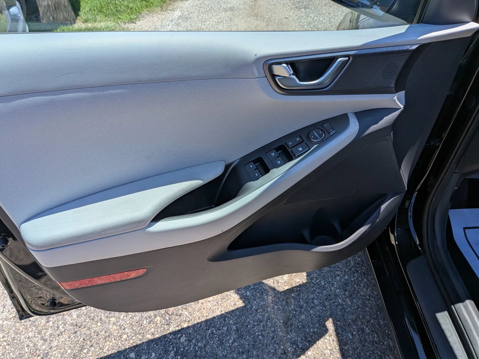 Used 2020 Hyundai Ioniq SEL FWD image 24